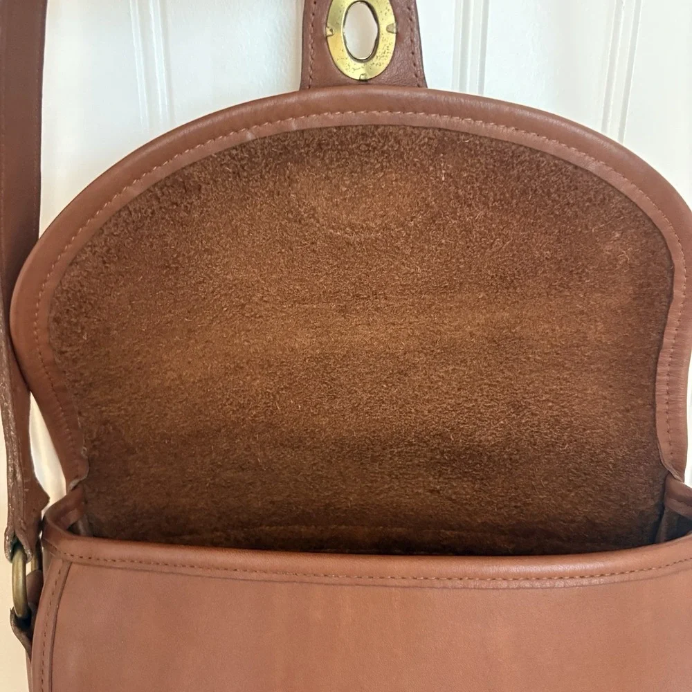 COACH Vintage Devon Crossbody Luxury British Tan Leather Shoulder Bag 9908